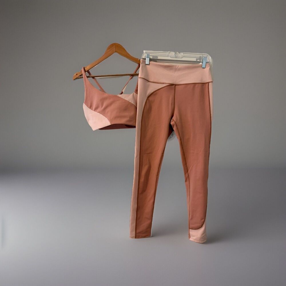 Free People Movement Set Peach sports bra cropped leggings Workout Size M
